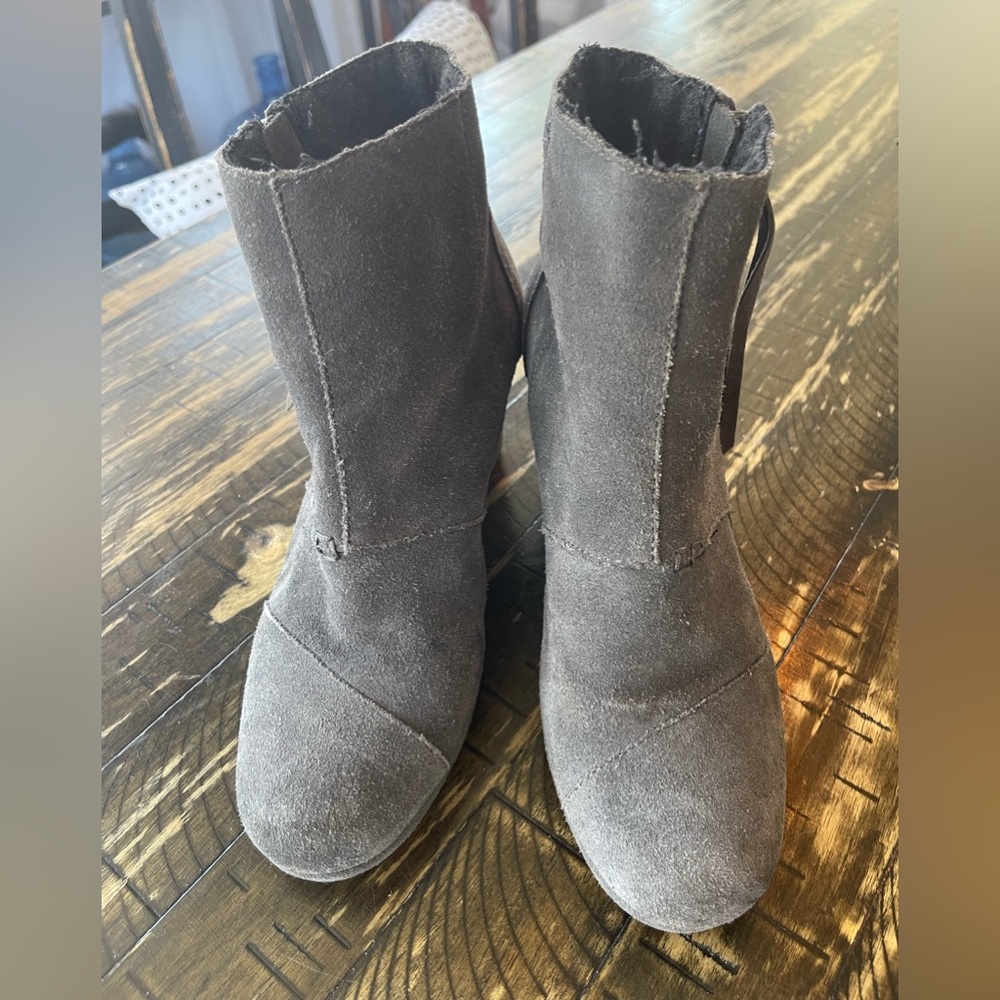 TOMS π Suede Grey Zipper Tassel Wedge Heel Boots - Size 7.5 - Picture 9 of 12